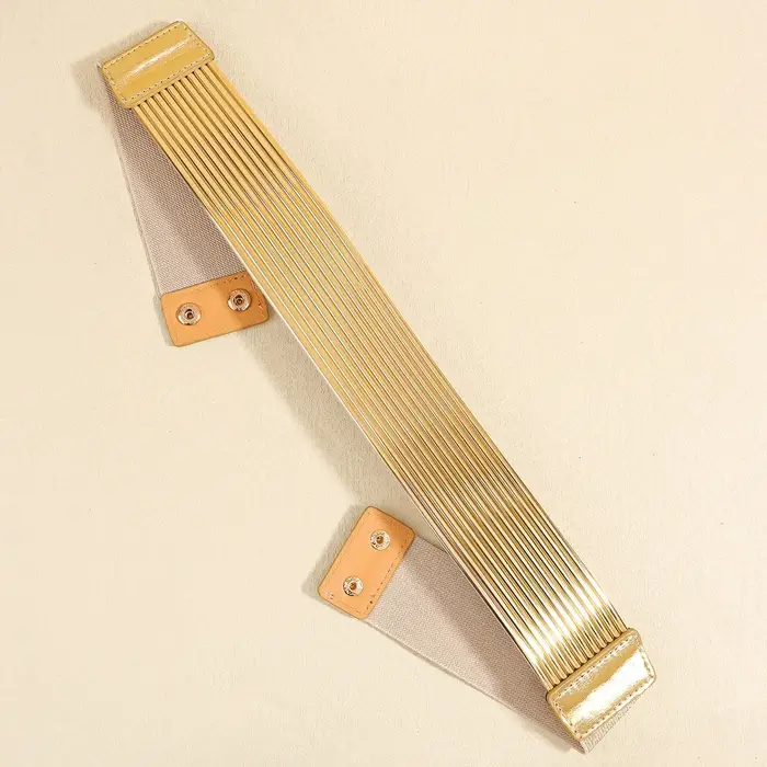 Ceinture de taille dorée à la mode