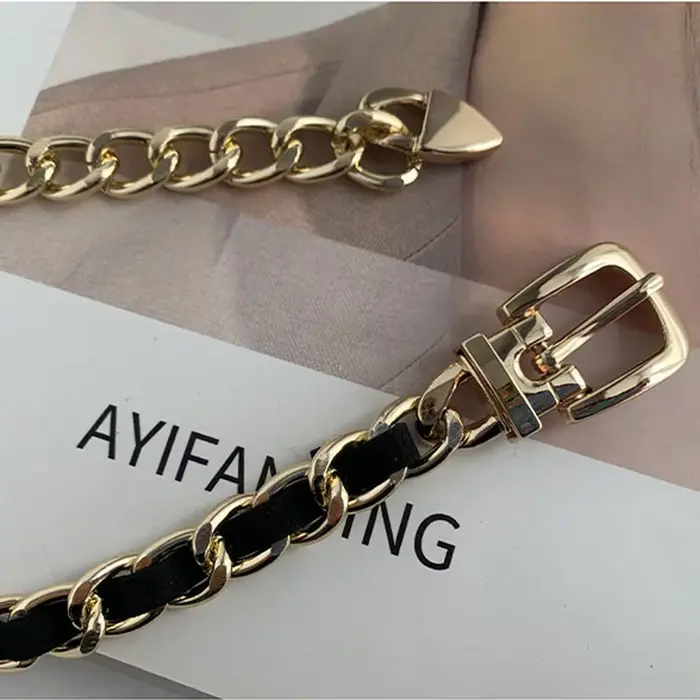 Ceinture chaîne en cuir dorée pour femme