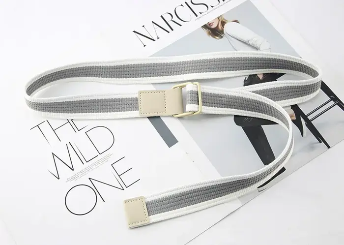 Ceinture en cuir rayée tendance et élégante