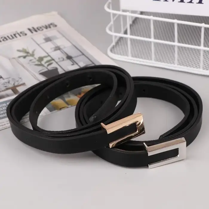 Ceinture fine pour femme en cuir PU noir avec boucle métallique or et argent