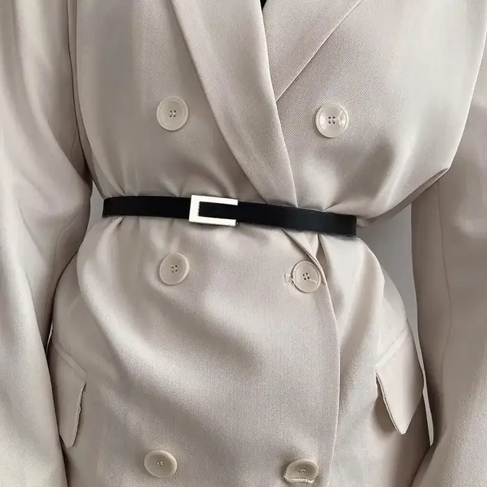 Ceinture fine pour femme en cuir PU noir avec boucle métallique or et argent