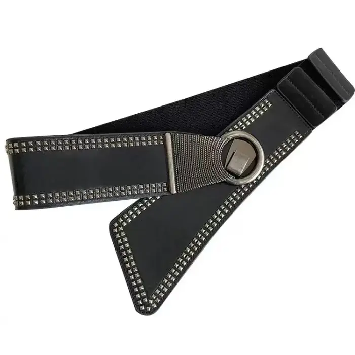 Ceinture large pour femmes avec rivets de style punk pour une utilisation polyvalente avec des robes ; élastique et tendance.