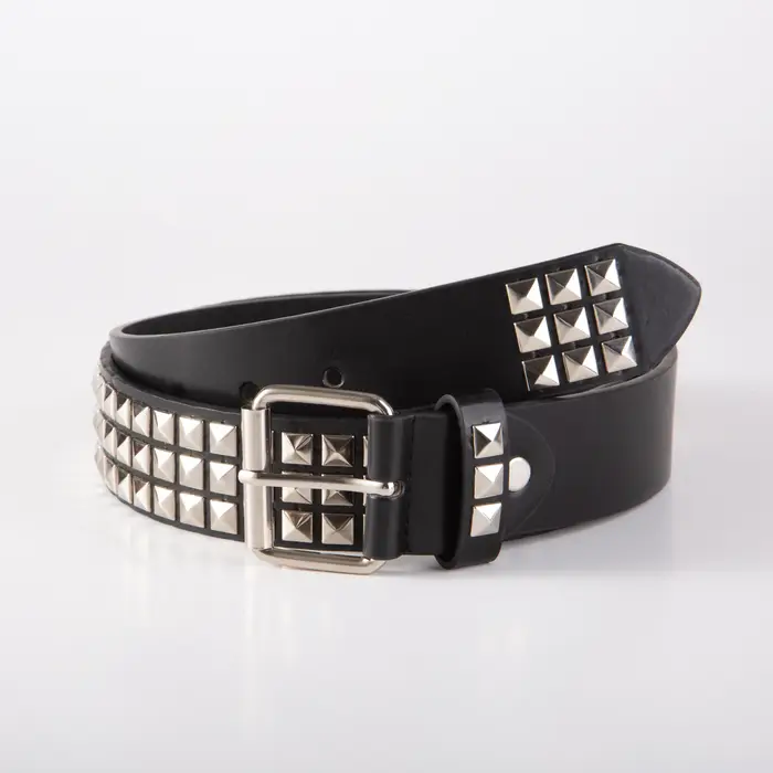 Ceinture à rivets carrés et perles