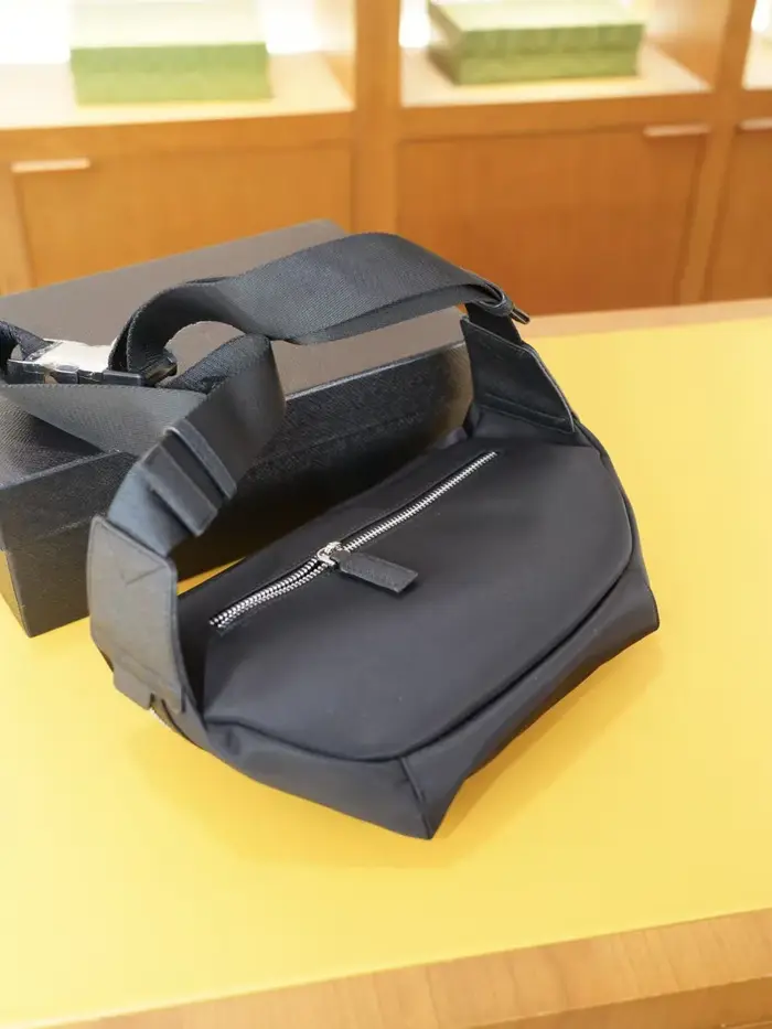 Sac banane en cuir véritable pour homme