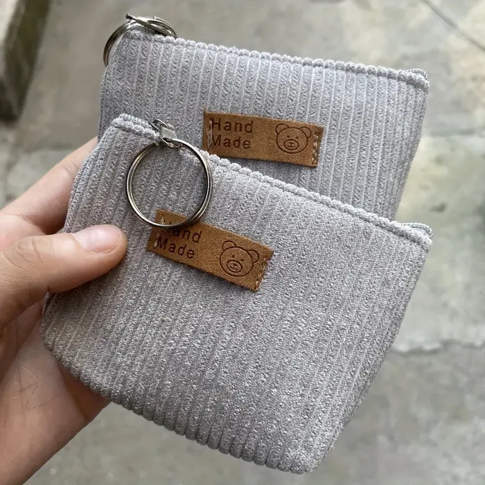 Mini porte-monnaie en velours côtelé
