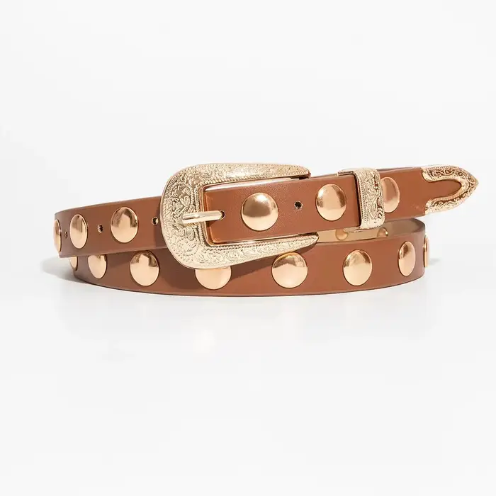 Ceinture marron vintage de style occidental pour femme, avec boucle dorée, décorée sur une robe en j
