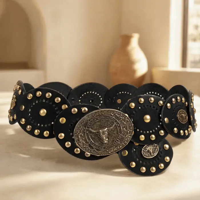 Ceinture large style bohème western avec boucle tête de bovin et rivets décoratifs, ceinture de cowboy en cuir PU avec boucle massive en laiton antique, idéale pour les soirées.