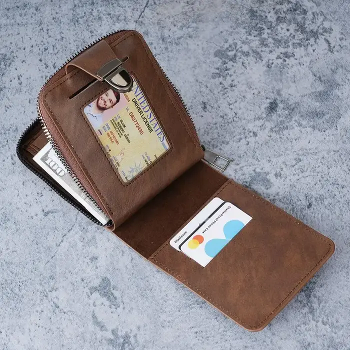 Portefeuille vintage en cuir PU pour homme avec boucle métallique sécurisée et plusieurs emplacements pour cartes, parfait pour un usage quotidien et les voyages d'affaires