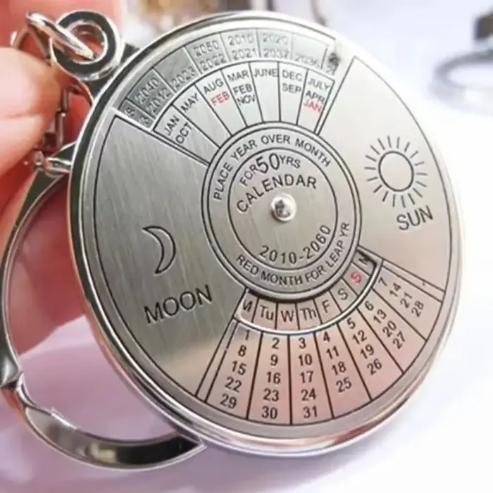Porte-clés Calendrier Perpétuel Rotatif 50 Ans – Anneau de Clés Créatif en Alliage pour Hommes et Femmes