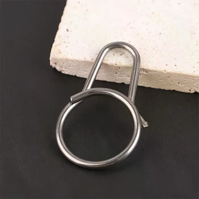 Porte-clés en alliage de titane avec clip ceinture