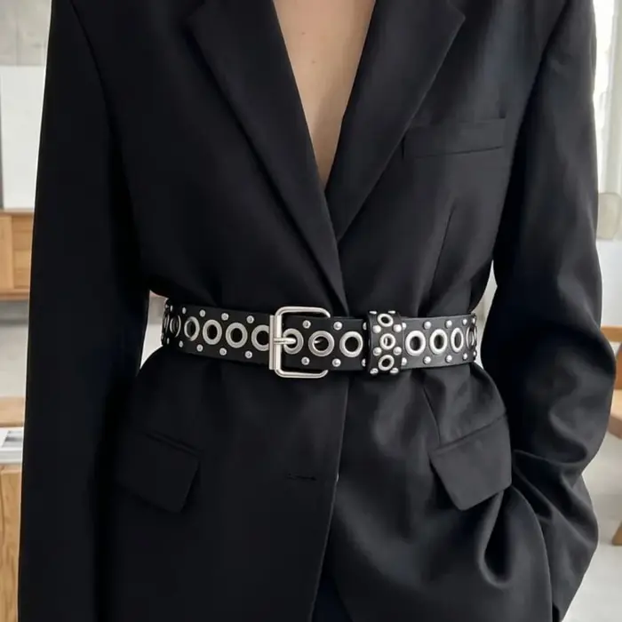 Ceinture pour femmes, ceinture fine à rivets à la mode, ceinture à boucle personnalisée, tendance streetwear, style punk hip-hop, ceinture Y2K avec jean