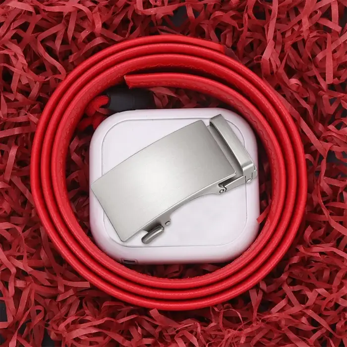 Nouvelle ceinture rouge pour hommes avec boucle automatique pour un réglage facile