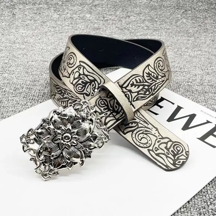 Ceinture vintage en argent avec boucle gravée florale 3D, ceinture décorative de style court en cuir noir gaufré