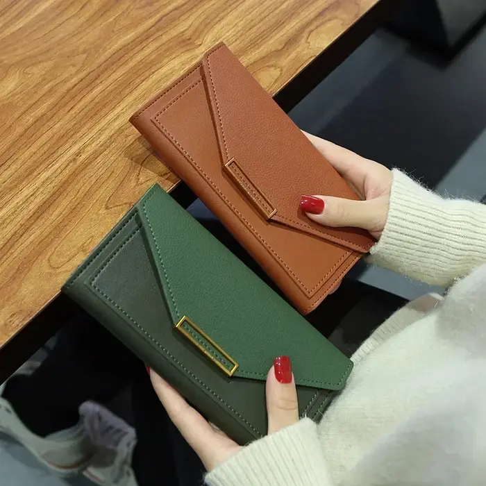 Portefeuille à loquet en cuir pour femme