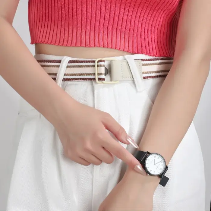 Ceinture en cuir rayée tendance et élégante