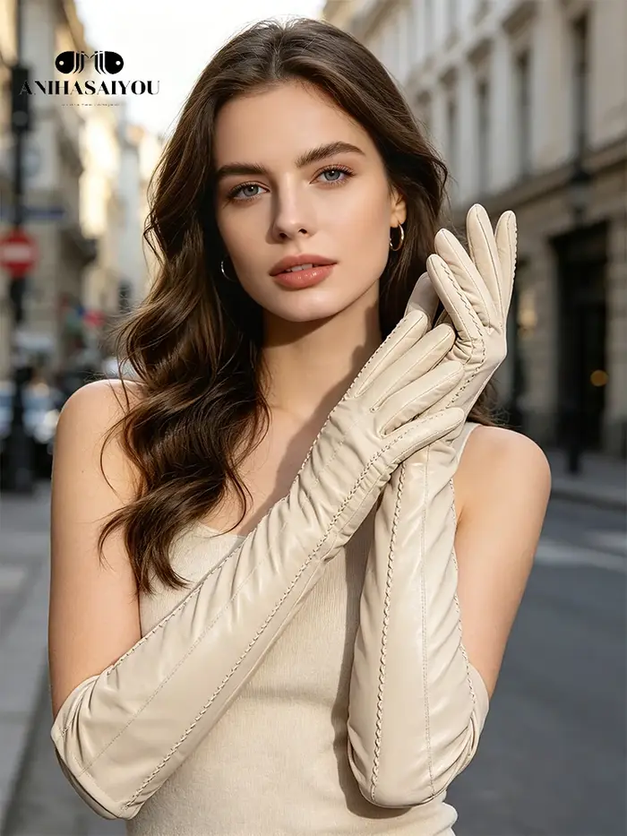 Gants longs en cuir beige à la mode