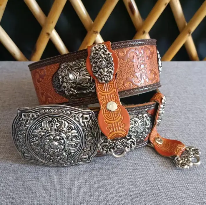 Ceinture en cuir de vache pur de style rétro pour hommes mongols avec un style ethnique