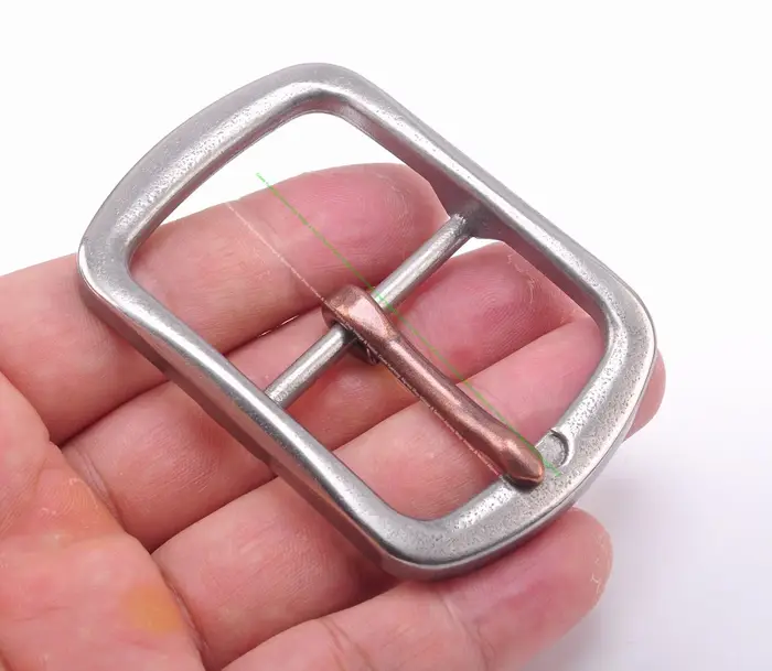 Ceinture en cuir avec barre centrale en acier inoxydable