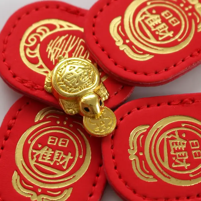 Porte-monnaie en forme de tortue dorée avec étui en cuir rouge - Attracteur de richesse Feng Shui