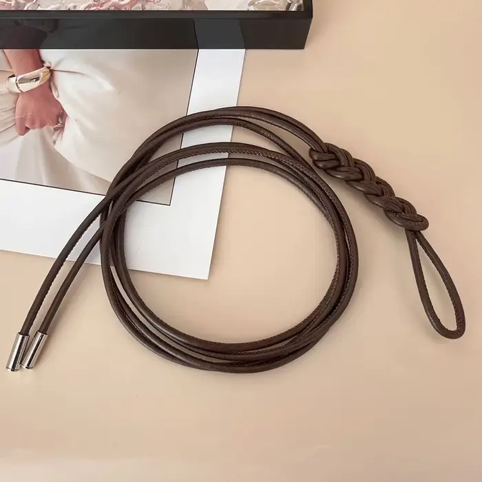 Nouvelle ceinture fine en cuir tressé avec boucle métallique