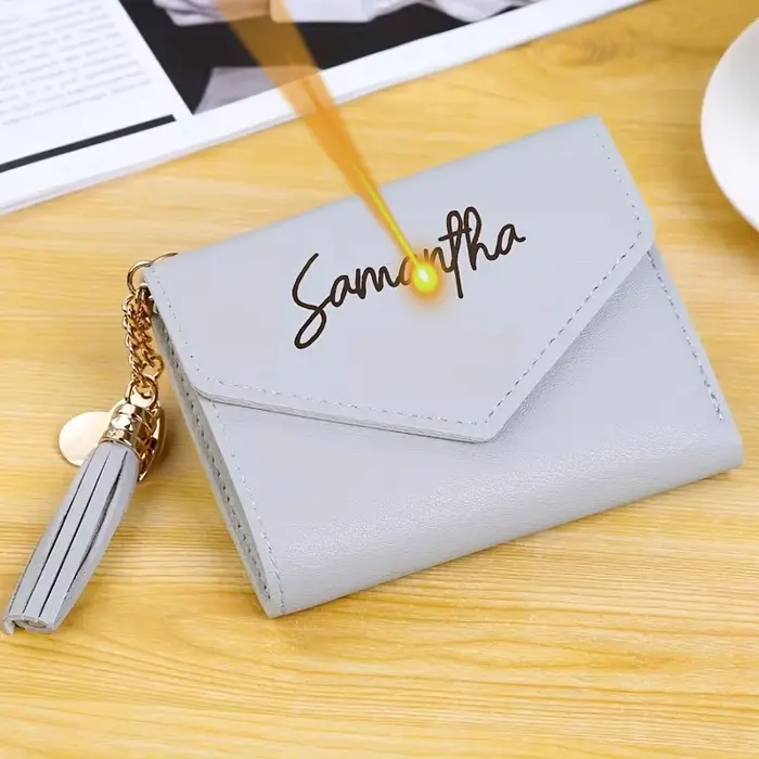 Porte-monnaie avec texte personnalisé et nom, porte-cartes en simili cuir gravé, portefeuille pour femme, idéal pour cadeau d'anniversaire pour sa femme et fille, 2025