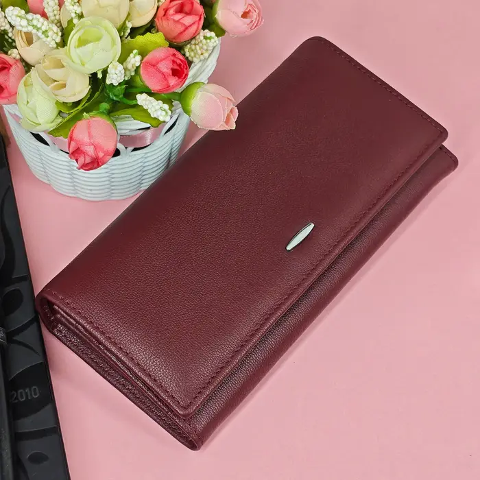 Portefeuille de luxe en cuir rouge vin pour femme – Slim Long à deux volets avec 8 emplacements pour cartes