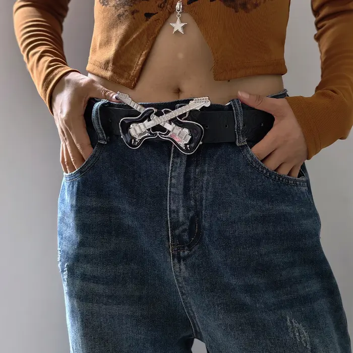 Rock Style guitare grande boucle en cuir PU ceinture en relief pour femmes personnalisé décontracté hommes