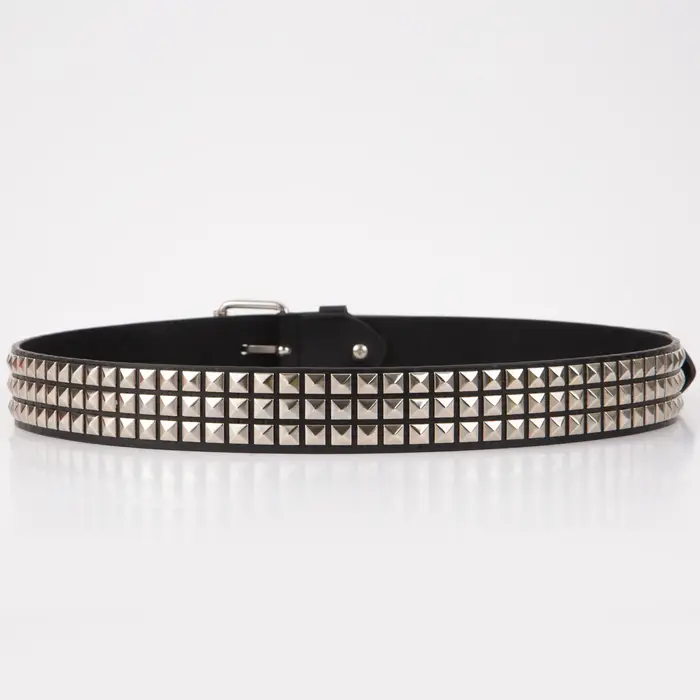 Ceinture à rivets carrés et perles