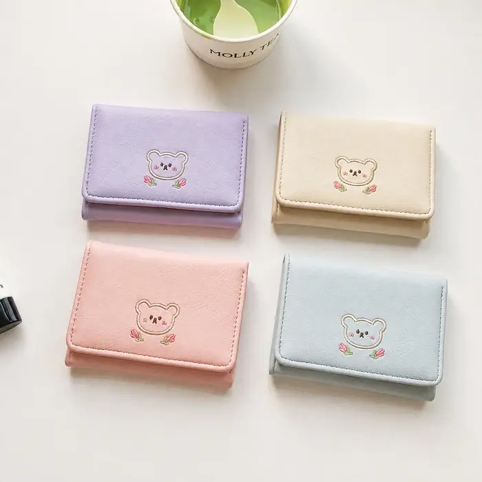 Portefeuille brodé avec motif d'ours