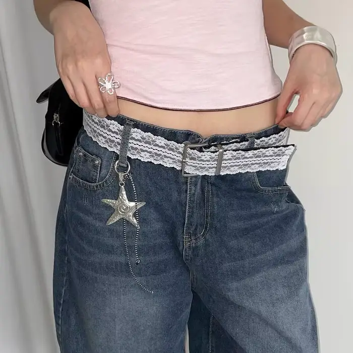 Belle ceinture de taille en dentelle florale blanche ; Accent de mode réglable assorti pour les femmes ; Cadeau