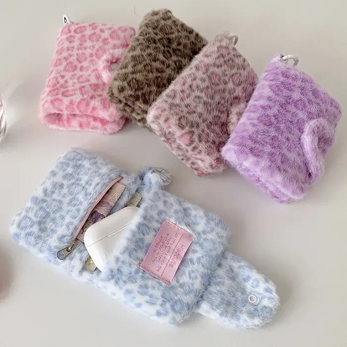 Porte-monnaie en peluche motif léopard