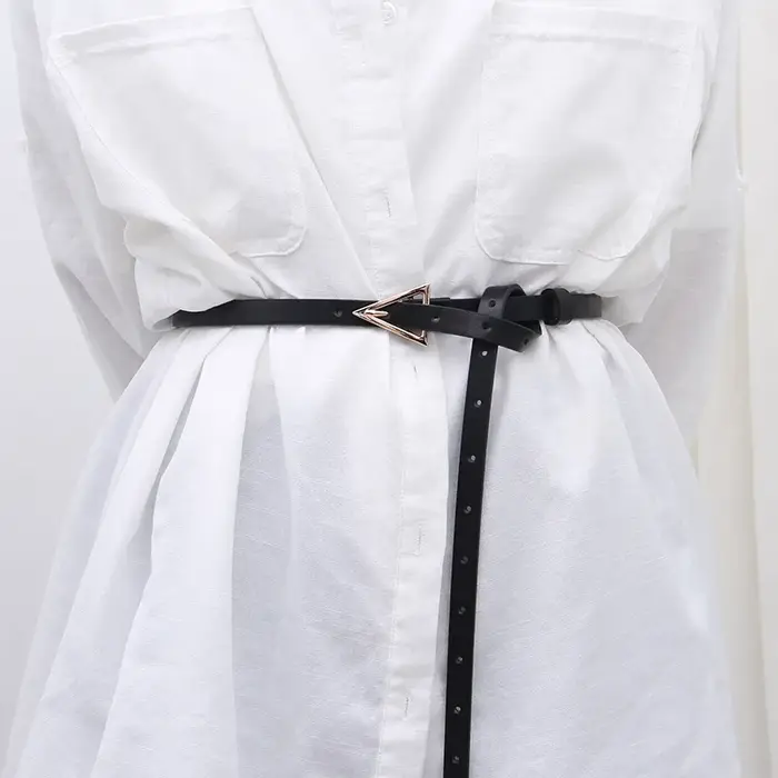 Ceinture fine en cuir pour femme, ceinture triangulaire simple, structure en métal, ceinture en cuir
