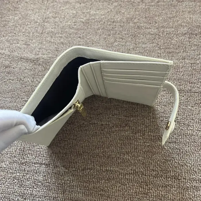 Portefeuille pour femme en cuir de crocodile blanc de l'Himalaya