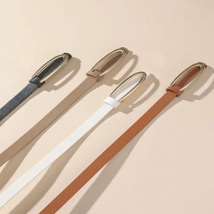 Une ceinture fine pour femme