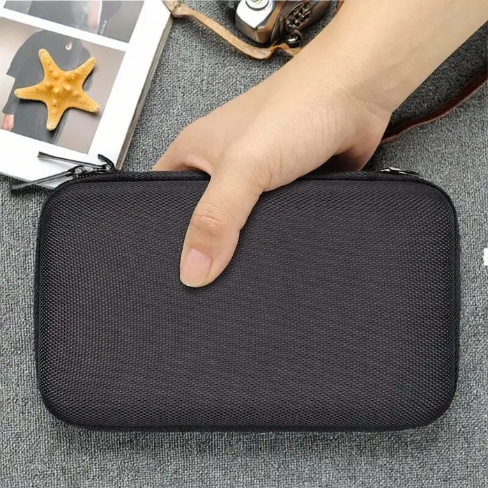 Porte-cartes à coque rigide