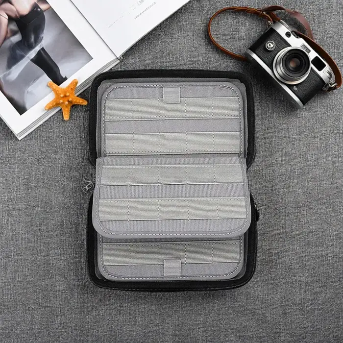 Porte-cartes à coque rigide