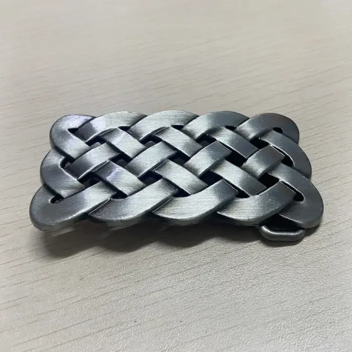Boucle de ceinture en alliage de zinc avec nœud celtique 02752