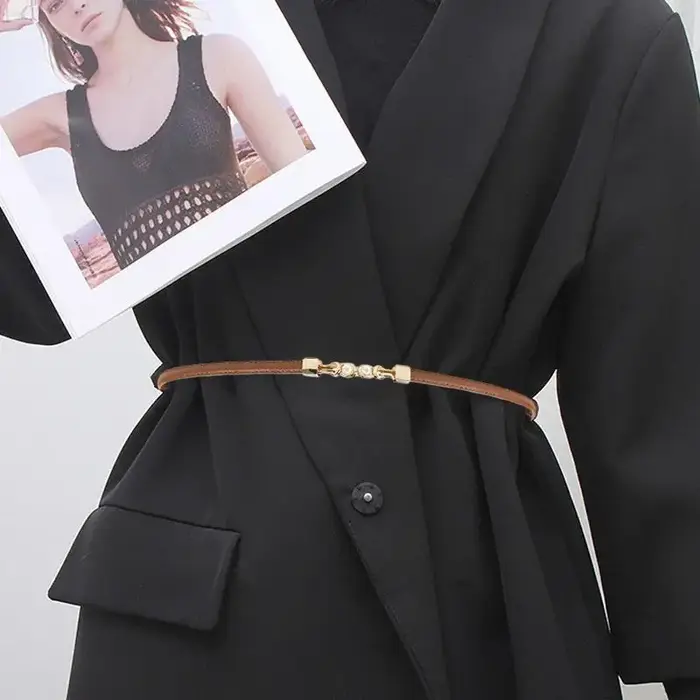Ceinture fine polyvalente et sophistiquée pour femme avec boucle