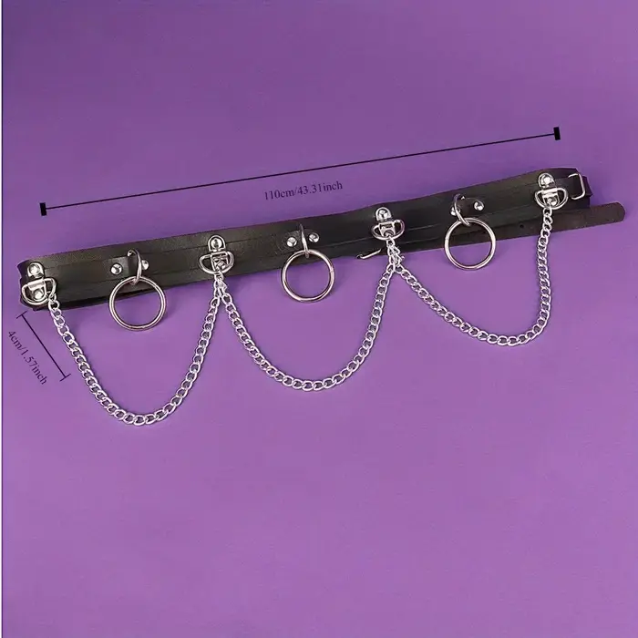 Ceinture gothique avec pompon et chaîne annulaire