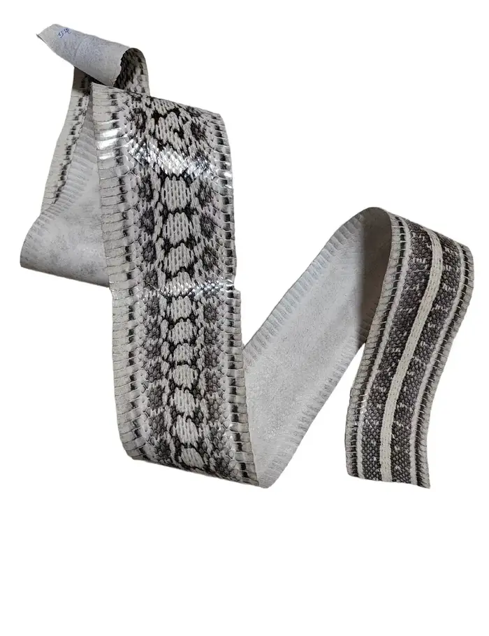 Cuir de serpent naturel non teint noir et blanc de 110 cm de long pour ceinture