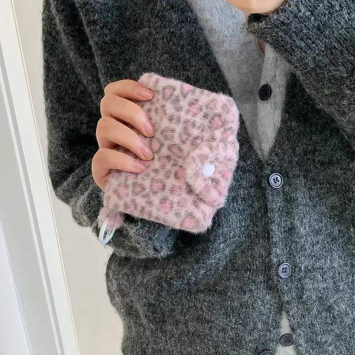 Porte-monnaie en peluche motif léopard