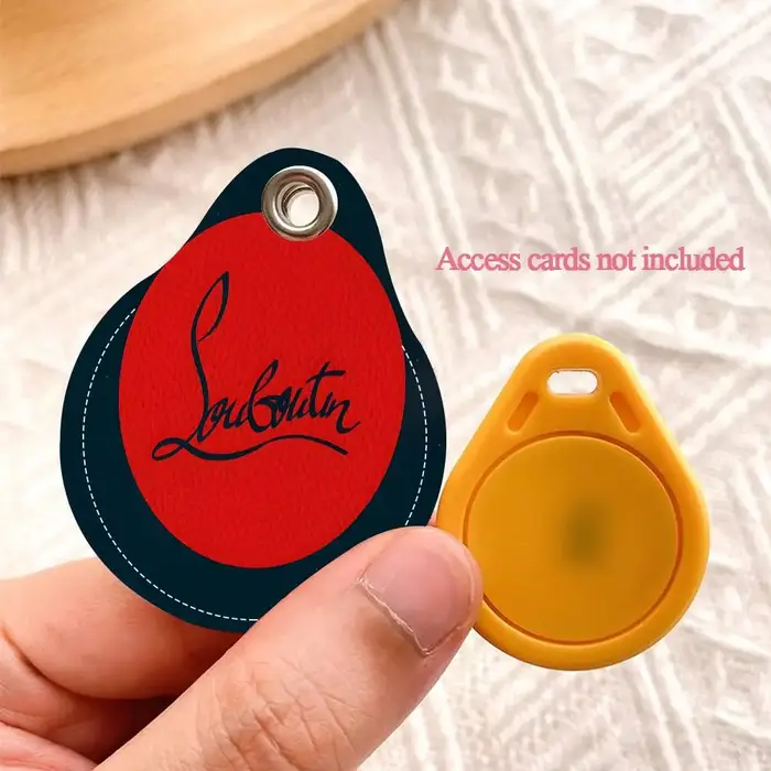 Porte-clés de luxe en cuir avec logo Christian Louboutin