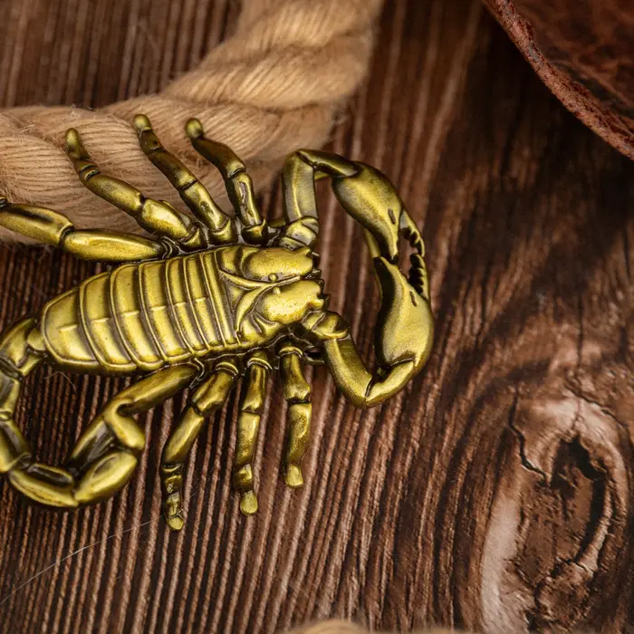 Une boucle de ceinture Scorpion Doré