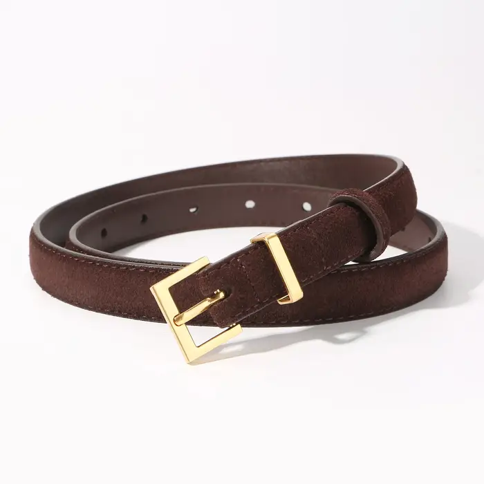 Ceinture en cuir suédé bordeaux pour femme avec boucle dorée