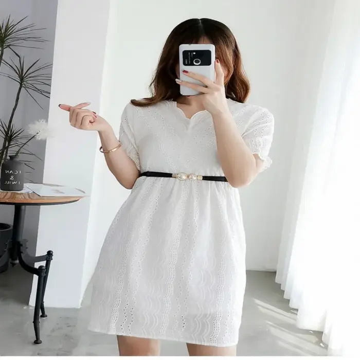 Une ceinture mince pour la robe