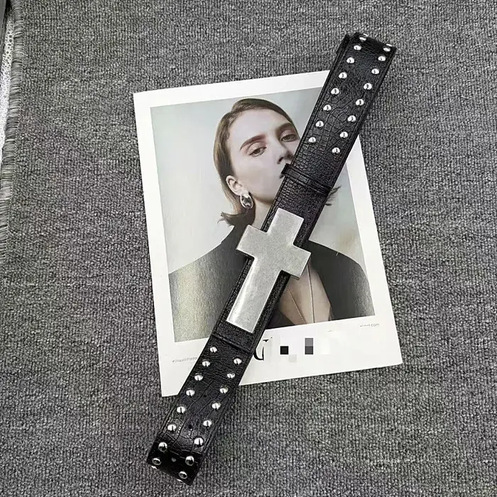 Ceinture croisée en métal cloutée à motif craquelé, accessoire vestimentaire de style gothique punk
