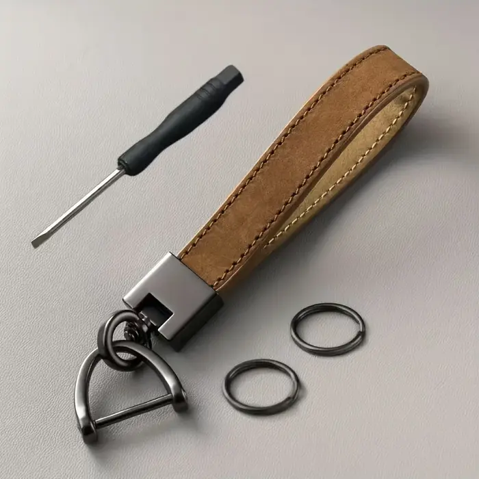 Porte-clés de voiture en cuir véritable de luxe, boucle de couleur unie, accessoire tendance, idée c