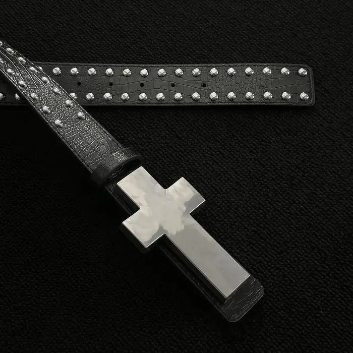 Ceinture croisée en métal cloutée à motifs craquelés