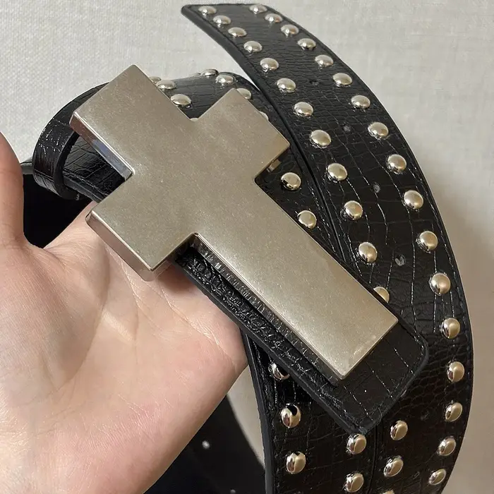 Ceinture unisexe style Harajuku punk cloutée avec croix
