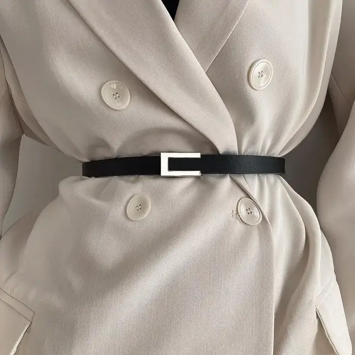 Ceinture fine pour femme en cuir PU noir avec boucle métallique or et argent
